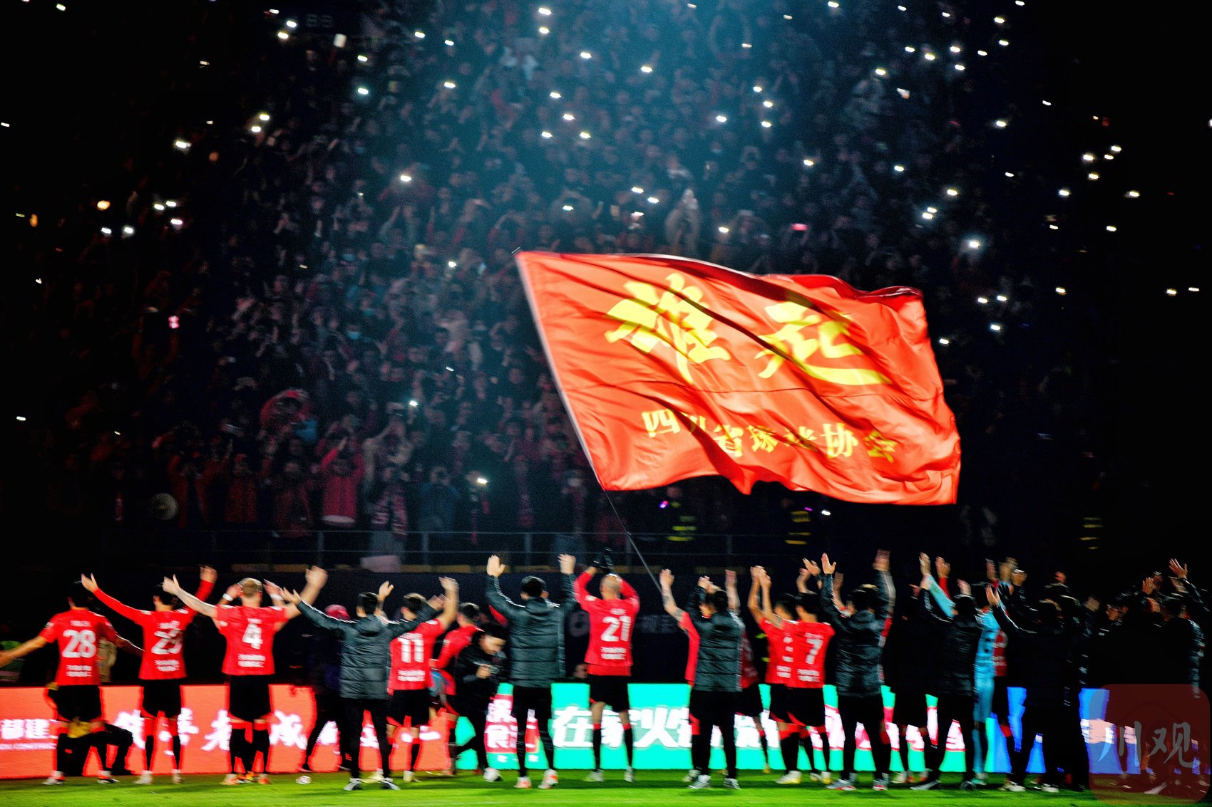 萨克拉门托国王训练开放日，国际比赛日伤情更新引欢呼，中超在即，团队化学反应显著(萨克拉门托国王队官网)