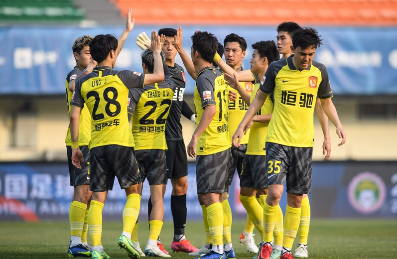 萨克拉门托国王训练开放日，国际比赛日伤情更新引欢呼，中超在即，团队化学反应显著(萨克拉门托国王队官网)