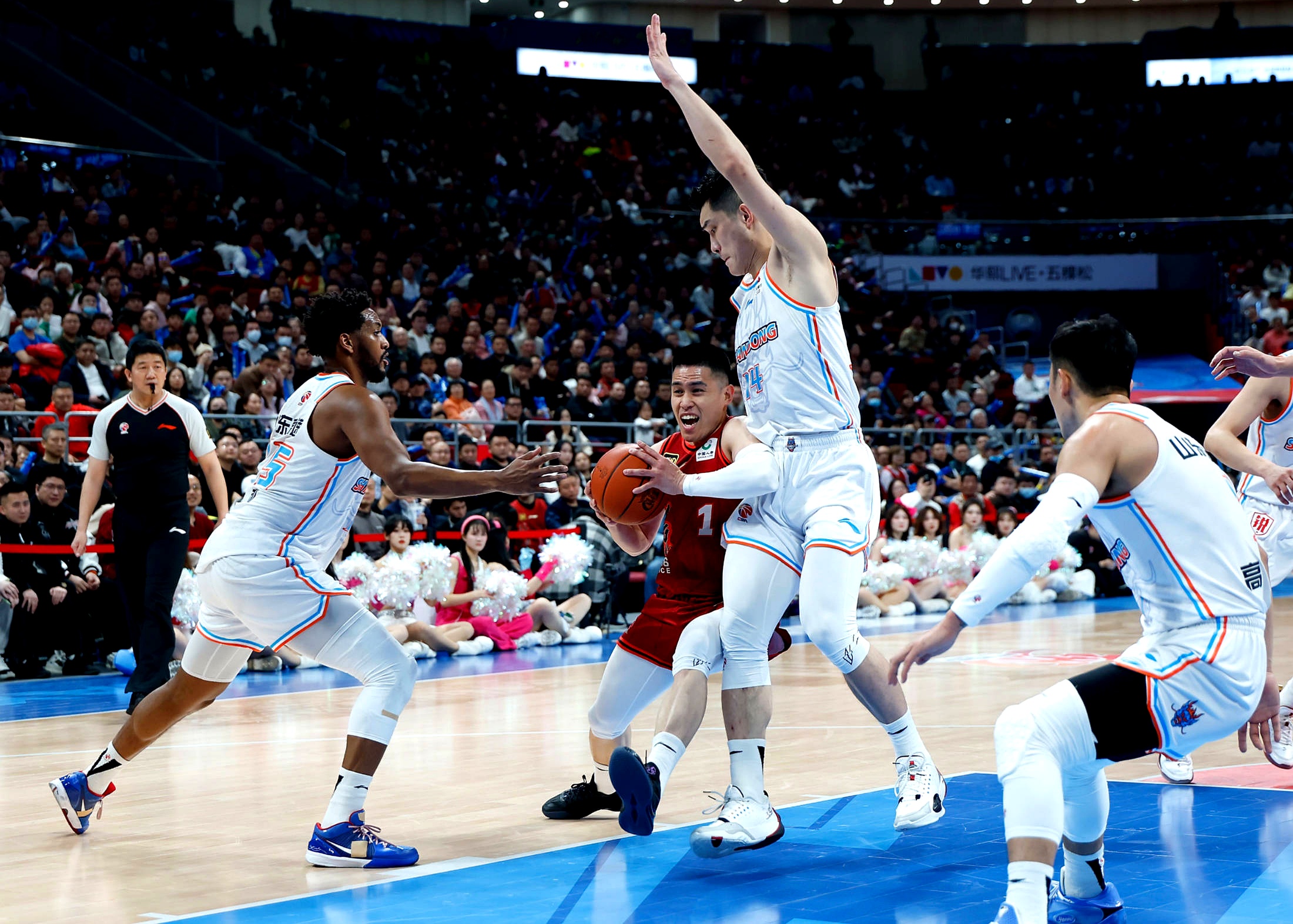 欧篮联赛程吃紧，山东男篮冲刺阶段刷新队史纪录，引发热议，轮换策略成焦点(欧篮联赛程比分)