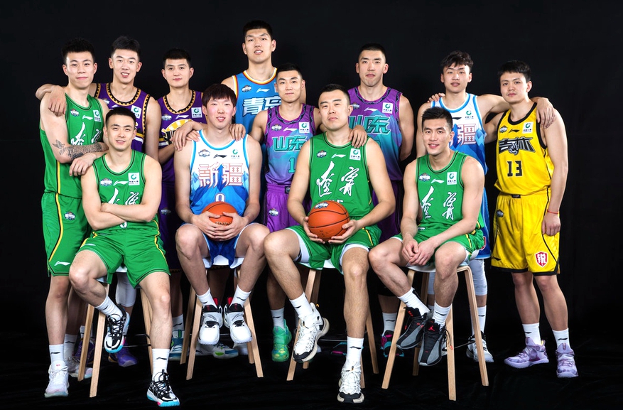 巴塞罗那训练开放日，加时末段门线救险引欢呼，CBA季后赛在即，资深球员宣示担当的简单介绍